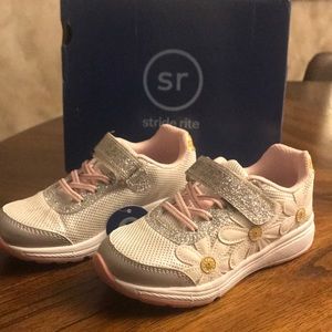 *Brand New* with tags Stride Rite lighted glimmer shoes 🌼